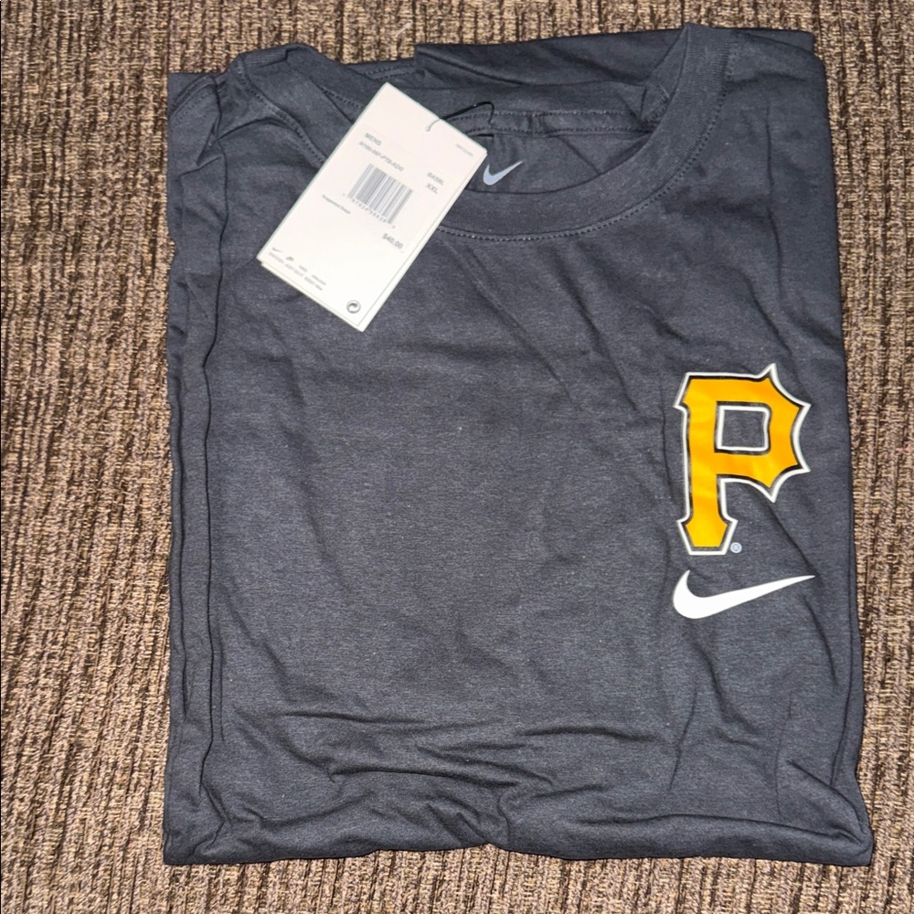 Nike Men's T-Shirt with Yellow Pittsburgh Pirates 'P' Logo